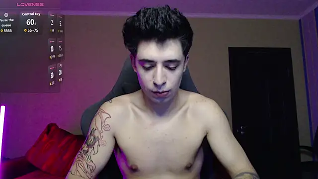 Snapshot of Yofukashii chatting on 11-25-25, 10:43 Yofukashii online show from 11-25-25, 10:43