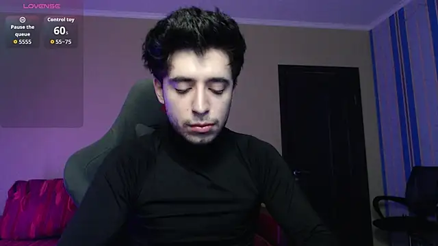 Snapshot of Yofukashii chatting on 12-15-25, 10:58 Yofukashii online show from 12-15-25, 10:58