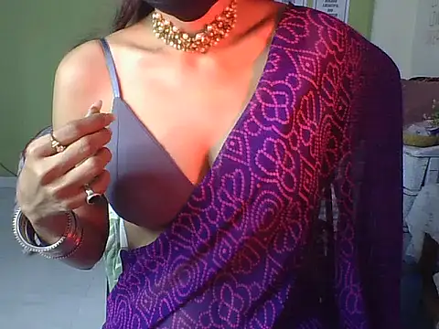 Snapshot of Saloni9 chatting on 11-02-25, 05:04 Saloni9 online show from 11-02-25, 05:04