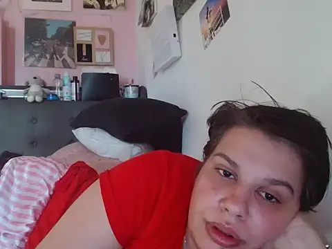 Carolineisback online show from 05-24-26, 04:56