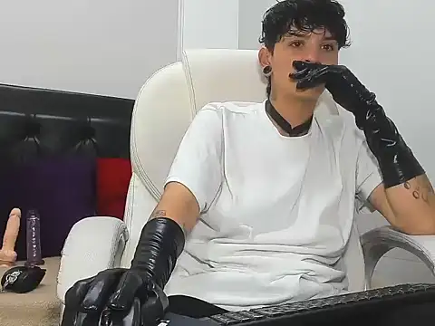 Snapshot of SubGirlRs chatting on 10-31-25, 03:02 SubGirlRs online show from 10-31-25, 03:02