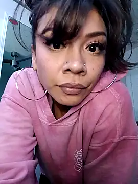 Snapshot of MZThang2Kute chatting on 11-14-25, 08:13 MZThang2Kute online show from 11-14-25, 08:13