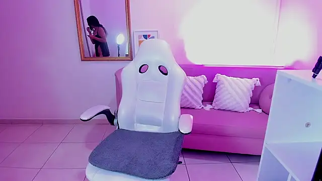 Snapshot of Mia_Greco1 chatting on 11-20-25, 12:27 Mia Greco1 online show from 11-20-25, 12:27