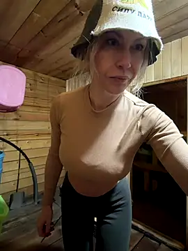 Snapshot of Elle_Milfa chatting on 12-18-25, 01:39 Elle Milfa online show from 12-18-25, 01:39