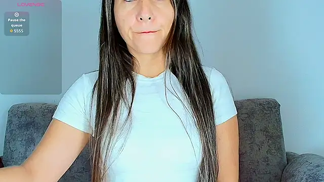 Snapshot of alana_pink95 chatting on 12-18-25, 12:33 alana pink95 online show from 12-18-25, 12:33