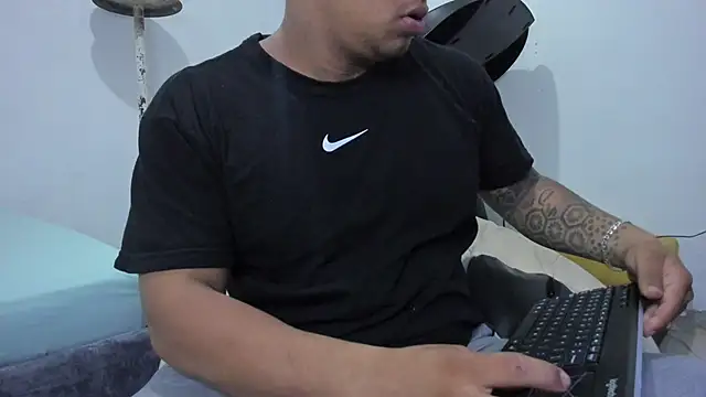 Snapshot of LucassFoster chatting on 11-13-25, 08:41 LucassFoster online show from 11-13-25, 08:41