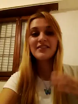 Snapshot of larubia_arg chatting on 11-10-25, 05:06 larubia arg online show from 11-10-25, 05:06