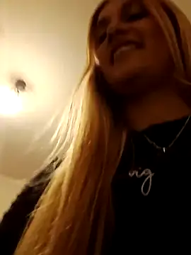 Snapshot of larubia_arg chatting on 11-17-25, 02:39 larubia arg online show from 11-17-25, 02:39