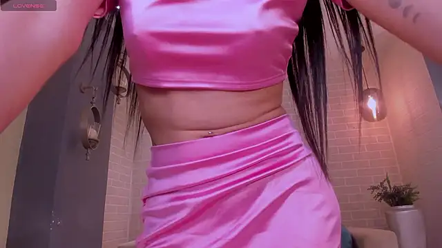 Snapshot of BellaConnorX chatting on 02-25-26, 04:00 BellaConnorX online show from 02-25-26, 04:00