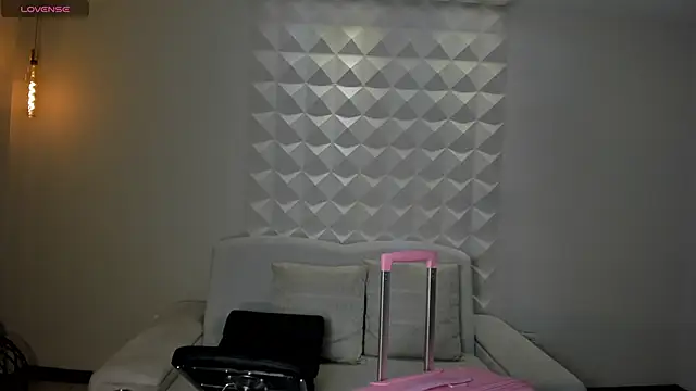 BellaConnorX online show from 06-12-26, 04:00