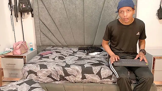 DamianandEva online show from 02-04-26, 01:17