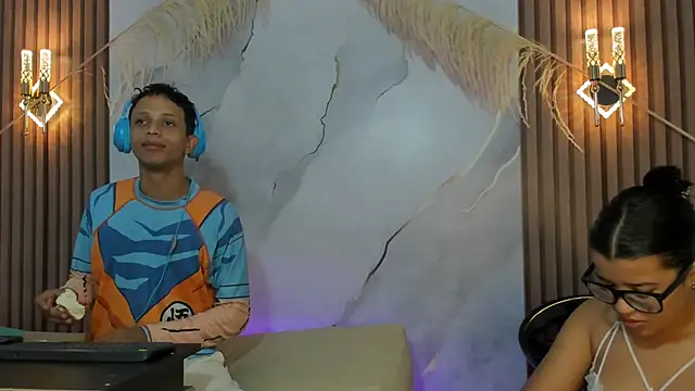 Snapshot of DamianandEva chatting on 05-04-26, 12:56 DamianandEva online show from 05-04-26, 12:56