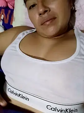 Snapshot of valebarrera chatting on 11-08-25, 12:05 valebarrera online show from 11-08-25, 12:05