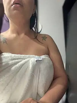 Snapshot of Natural_BIGASS_Nina chatting on 11-16-25, 09:48 Natural BIGASS Nina online show from 11-16-25, 09:48