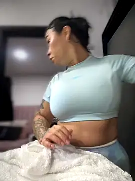 Snapshot of Natural_BIGASS_Nina chatting on 11-24-25, 10:04 Natural BIGASS Nina online show from 11-24-25, 10:04