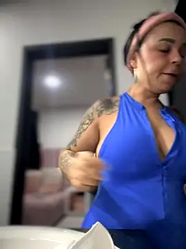 Snapshot of Natural_BIGASS_Nina chatting on 11-26-25, 10:05 Natural BIGASS Nina online show from 11-26-25, 10:05