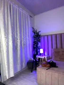 Snapshot of Natural_BIGASS_Nina chatting on 12-05-25, 11:30 Natural BIGASS Nina online show from 12-05-25, 11:30