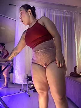 Snapshot of Natural_BIGASS_Nina chatting on 12-15-25, 07:18 Natural BIGASS Nina online show from 12-15-25, 07:18