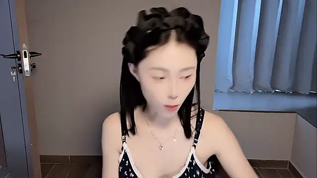 yuyu-33 online show from 08-01-26, 06:12