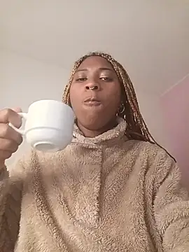 EvonyFoxxx online show from 06-04-26, 11:22
