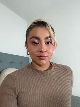 Snapshot of Elina_Hills chatting on 11-27-25, 03:03 Elina Hills online show from 11-27-25, 03:03