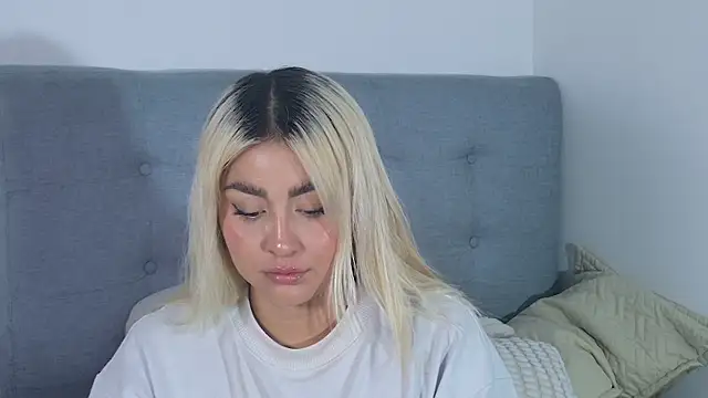 Snapshot of Elina_Hills chatting on 12-04-25, 02:04 Elina Hills online show from 12-04-25, 02:04