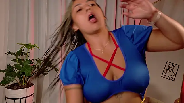 Snapshot of Zara_Nova chatting on 02-16-26, 12:29 Zara Nova online show from 02-16-26, 12:29