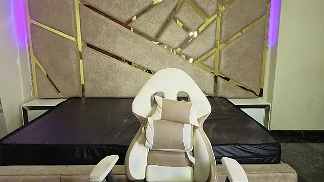 Frrreyaa online show from 11-14-25, 02:32