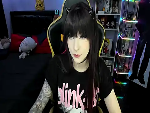 Snapshot of Yummy_dark chatting on 02-25-26, 04:44 Yummy dark online show from 02-25-26, 04:44