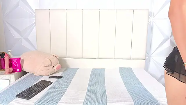 Luna  grace online show from 11-07-25, 08:53