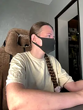 Snapshot of ZlatoslavaLo chatting on 11-19-25, 06:46 ZlatoslavaLo online show from 11-19-25, 06:46