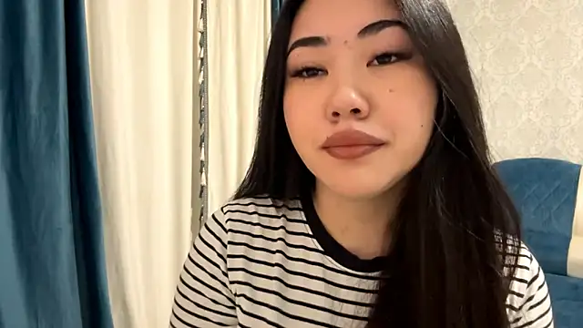 Snapshot of APRYLSUN chatting on 11-12-25, 12:05 APRYLSUN online show from 11-12-25, 12:05