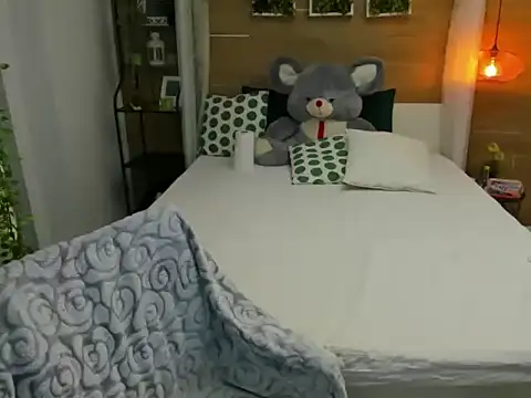 Snapshot of OhLadyPlease chatting on 11-30-25, 06:28 OhLadyPlease online show from 11-30-25, 06:28