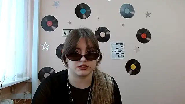 Snapshot of Dance__Queen chatting on 10-31-25, 11:55 Dance  Queen online show from 10-31-25, 11:55