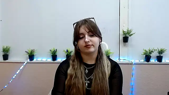 Snapshot of Dance__Queen chatting on 11-03-25, 11:55 Dance  Queen online show from 11-03-25, 11:55