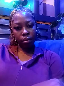 Snapshot of baddiemine05 chatting on 12-15-25, 06:56 baddiemine05 online show from 12-15-25, 06:56