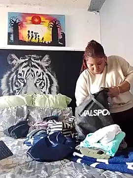 Snapshot of MassiveBoobsxxxx chatting on 12-16-25, 02:00 MassiveBoobsxxxx online show from 12-16-25, 02:00