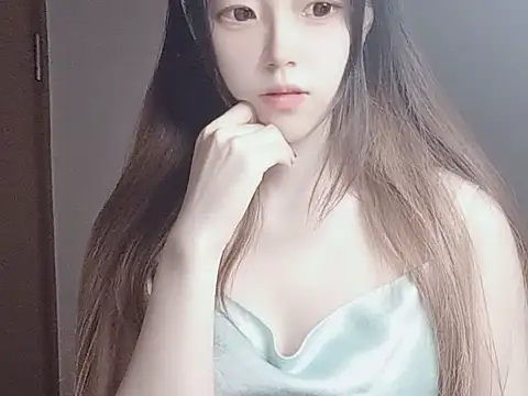 JuliaNoir online show from 11-03-25, 06:14