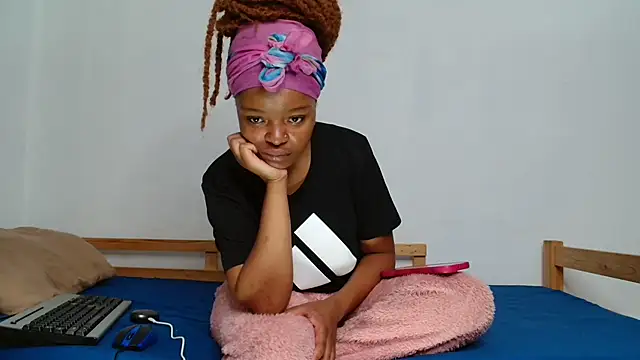 Snapshot of KinkyP6966 chatting on 11-24-25, 10:37 KinkyP6966 online show from 11-24-25, 10:37