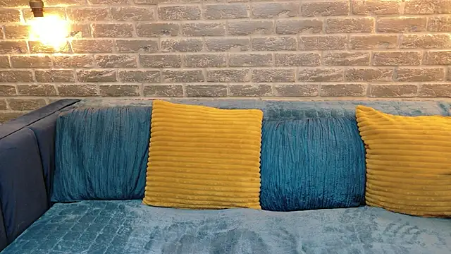 Snapshot of Di_Andra chatting on 02-18-26, 05:42 Di Andra online show from 02-18-26, 05:42