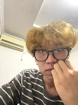 Snapshot of DaleHammer chatting on 10-31-25, 03:29 DaleHammer online show from 10-31-25, 03:29