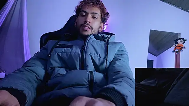 Snapshot of 3v1l chatting on 11-17-25, 06:52 3v1l online show from 11-17-25, 06:52