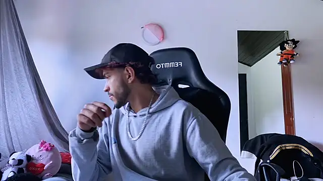 Snapshot of 3v1l chatting on 11-18-25, 06:12 3v1l online show from 11-18-25, 06:12