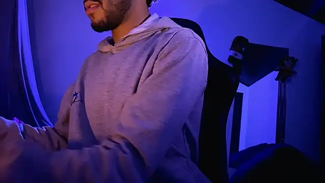 Snapshot of 3v1l chatting on 11-27-25, 03:41 3v1l online show from 11-27-25, 03:41