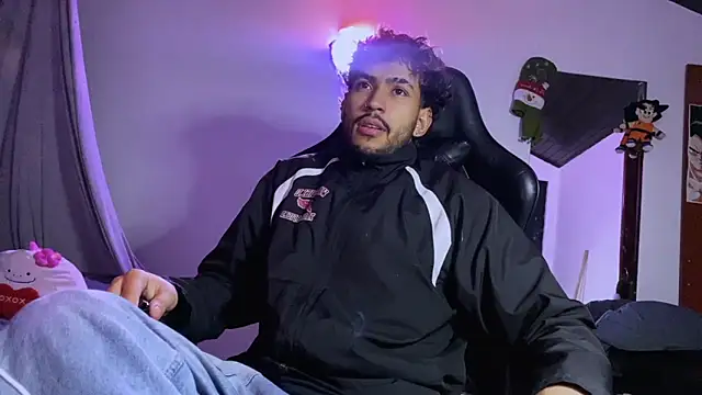 Snapshot of 3v1l chatting on 11-29-25, 04:26 3v1l online show from 11-29-25, 04:26