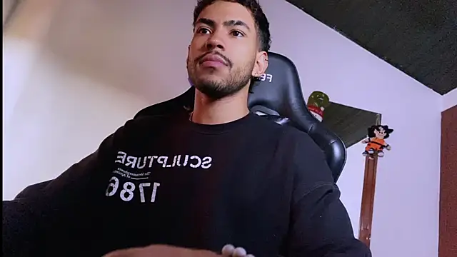 Snapshot of 3v1l chatting on 12-18-25, 07:20 3v1l online show from 12-18-25, 07:20