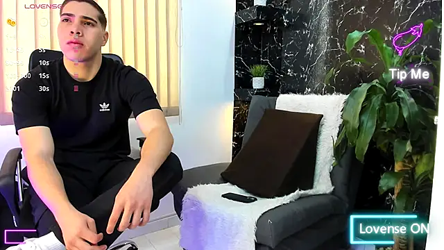 Juna mejia01 online show from 10-31-25, 01:23