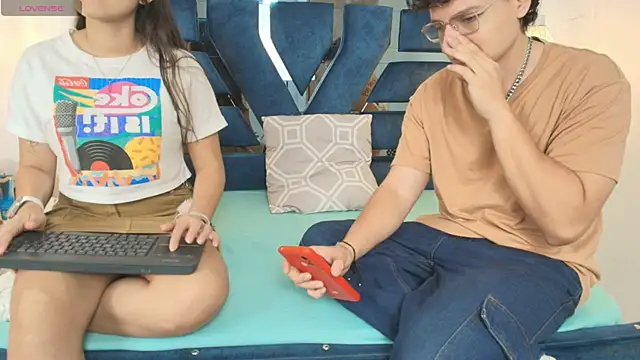 Snapshot of Zoe_And_Dylan_ chatting on 11-11-25, 12:16 Zoe And Dylan online show from 11-11-25, 12:16