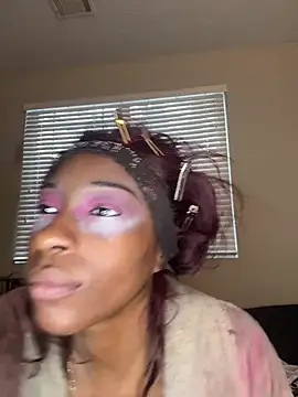 Snapshot of MadameMuse chatting on 02-18-26, 03:52 MadameMuse online show from 02-18-26, 03:52