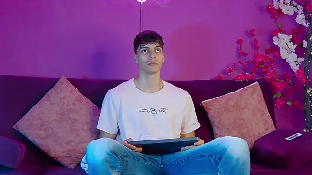 AlessioVitale online show from 11-27-25, 12:18